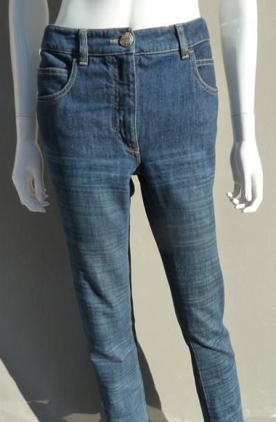 null CHANEL 

Lot de deux jeans droits bruts à effet de rayures. T.42 Griffes blanches,...