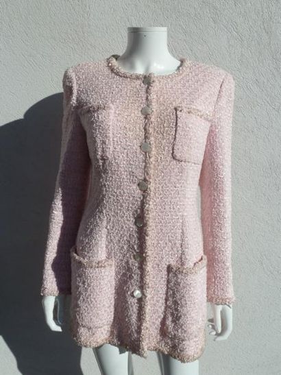 null CHANEL Boutique Collection Croisière 1996

Veste longue en tweed chiné rose,...
