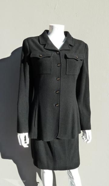 null CHANEL Boutique Collection Automne/Hiver 1995

Tailleur en lainage bouclette...