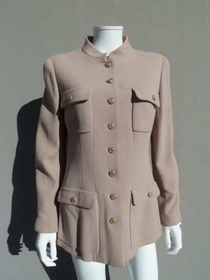 null CHANEL Boutique Collection Automne/Hiver 1996

Veste d'inspiration militaire...