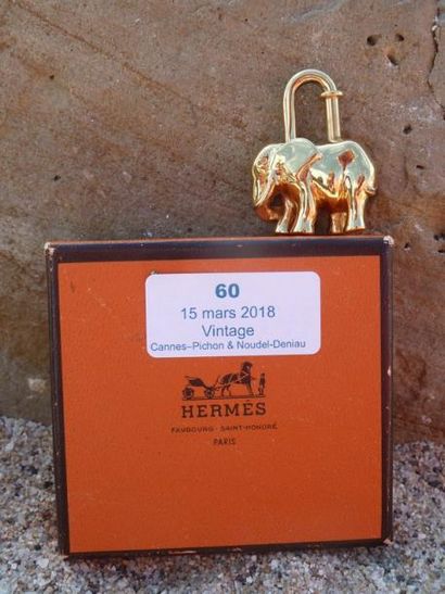 null HERMES Paris

Porte clefs " Elephant " en métal doré.