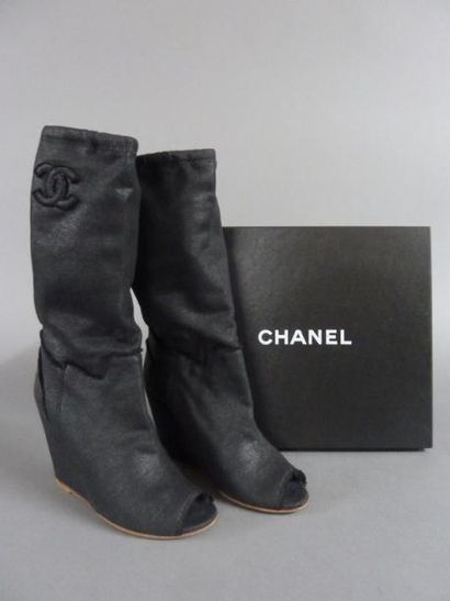 null CHANEL Collection Croisière 2008 - Passage n°16

Paire de bottes stretch en...