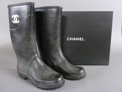 null CHANEL Collection Prêt-à-porter Automne/Hiver 1994-1995

Paire de bottes de...