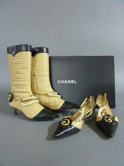 null CHANEL

Lot composé d'une paire de bottes et d'une paire d'escarpins ouverts...