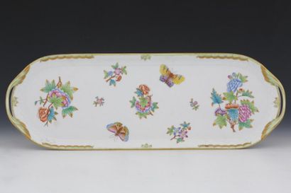 null HEREND (HONGRIE) MODELE VICTORIA - GRAND PLAT A GATEAU OU A TERRINE EN PORCELAINE...