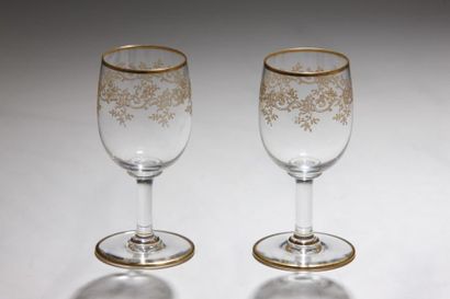 null BACCARAT MODELE RECAMIER - SUITE DE 12 VERRES A LIQUEUR EN CRISTAL gravé à décor...