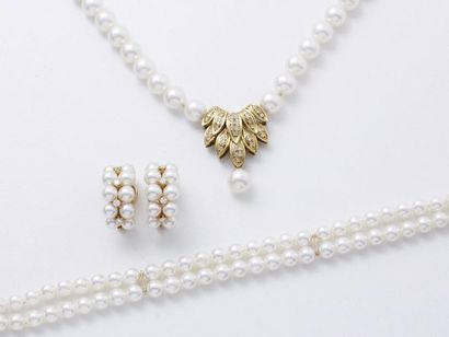 null Ensemble en or 750 millièmes, perles de culture et diamants, composé d'un collier...