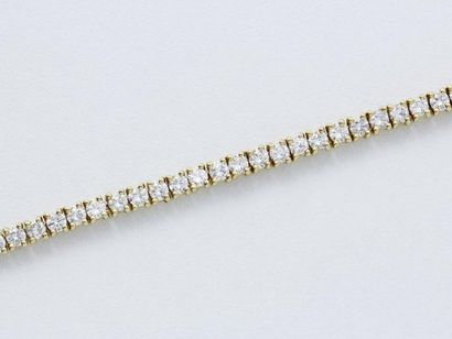 null Bracelet articulé en or 750 millièmes composé d'une ligne de diamants brillantés...