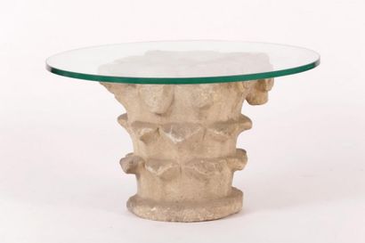 null TABLE BASSE constituée d'un CHAPITEAU en pierre sculptée d'Epoque Romane

Décor...