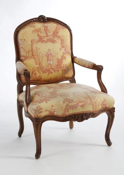 null FAUTEUIL À DOSSIER PLAT d'Epoque Louis XV

Bois naturel mouluré et sculpté de...