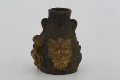 null Jules MELIODON (1867-?)

Vase Tête de faune, 1896

Bronze à deux patines

Signé

Fondeur...