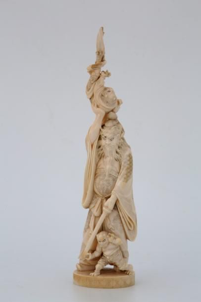 null JAPON Période Meiji (1868-1912), Vers 1900

OKIMONO en ivoire sculpté représentant...