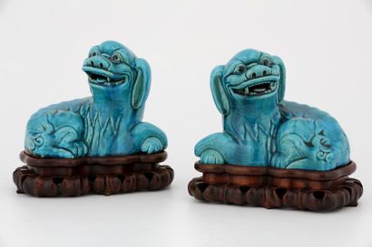 null CHINE Vers 1900

PAIRE DE CHIMÈRES en porcelaine émaillée turquoise, présentées...