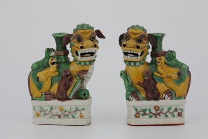 null CHINE Dynastie Qing (1644-1912), XVIIIème-XIXème Siècle

PAIRE DE CHIMÈRES PORTE-ENCENS...