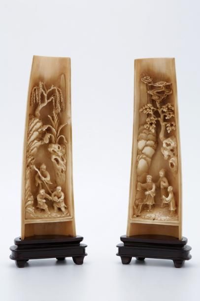 null CHINE Début du XXème Siècle

PAIRE DE REPOSE-POIGNETS en ivoire patiné sculpté...