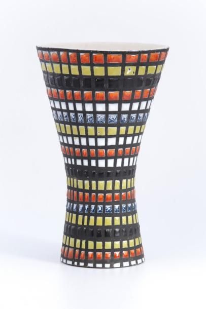 null Roger CAPRON (1922 - 2006)

Vase Diabolo

Céramique et émaux polychromes

Signé

H....
