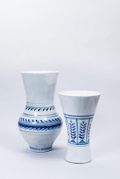 null Roger CAPRON (1922 - 2006)

Suite de deux vases

Céramique émaillée à décor...