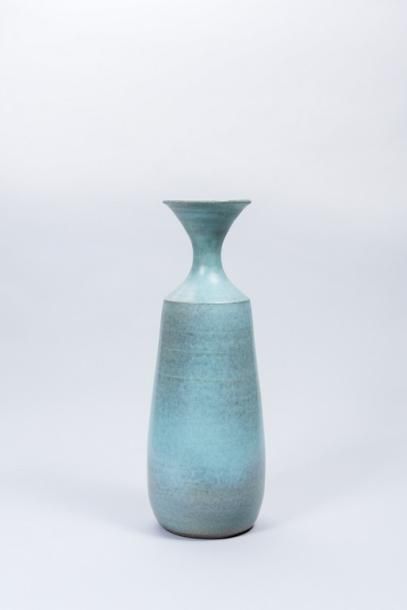 null Atelier MADOURA

Vase balustre à col reserré et évasé

Céramique émaillée bleue

Signé

H....