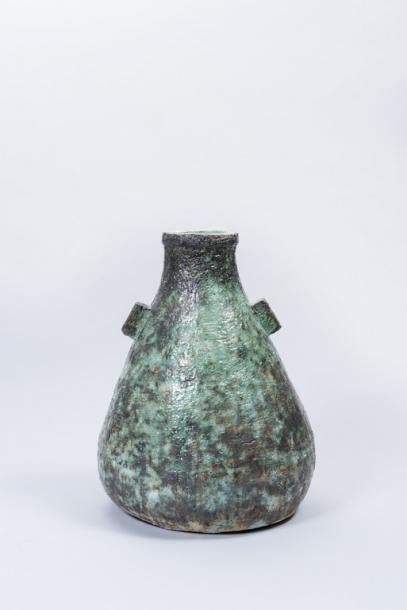 null Jac WARD (Née en 1946)

Vase

Céramique à nuances vertes

Signé 

H. 37,5 cm



Note...