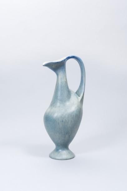 null Fernand LACAF (1920 - 1991)

Pichet "Coquillage"

Céramique émaillée bleue 

Signé

H....