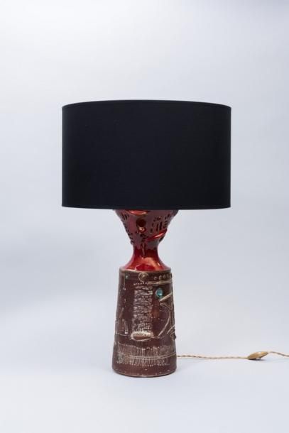 null Gilbert PORTANIER (Né en 1926)

Lampe

Céramique émaillée brune, rouge et bleue...