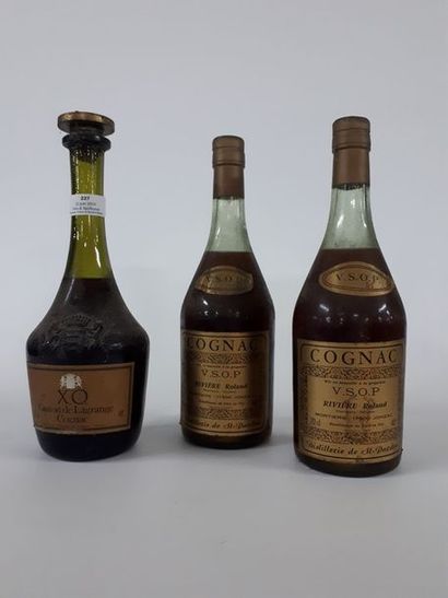 null 77/ LOT DE 3 BOUTEILLES de cognac comprenant :

- 2 Bouteilles VSOP Rivière...