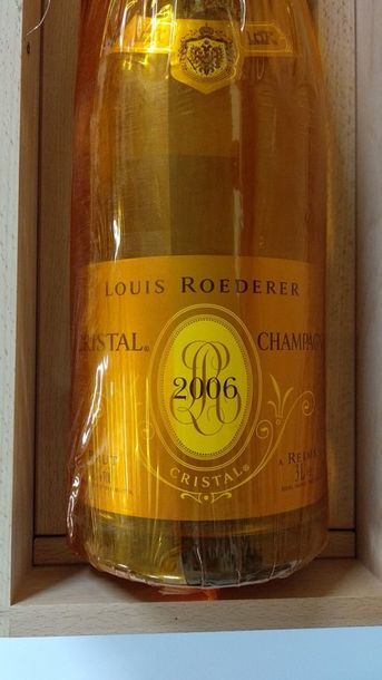 null 1 JEROBOAM Champagne "Cristal" Louis ROEDERER 2006

300 cl

Coffret bois (petites...