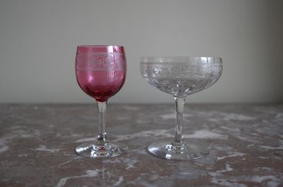 null BACCARAT Modèle CHABLIS FLEUR DE LYS - SUITE DE 20 VERRES À VIN en cristal deux...