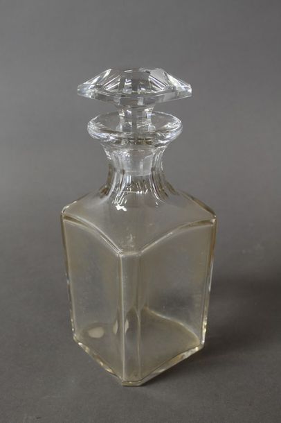 null BACCARAT Modèle PERFECTION - CARAFE à whisky en cristal 

H. 21 cm 

Signée...