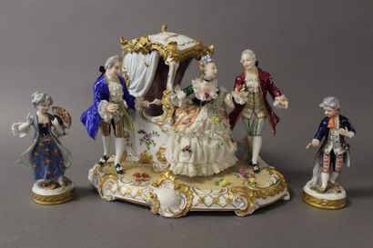 null GROUPE de Style XVIIIème Travail Allemand du XXème Siècle en porcelaine polychrome...