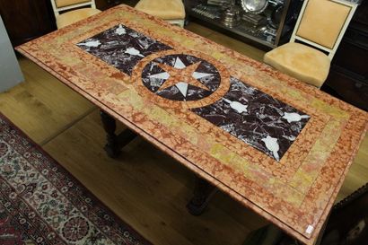 null TABLE de salle à manger de Style XVIIème Siècle à plateau en marbre brèche rose...
