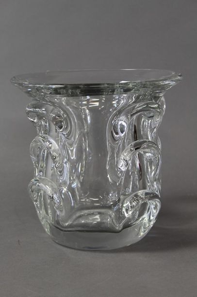 null VAL SAINT LAMBERT - VASE Circa 1960 en cristal moulé

Signé 

H. 21 cm