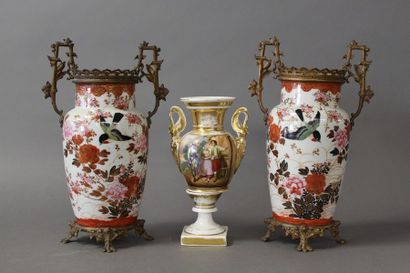 null JAPON - PAIRE DE VASES Fin XIXème Siècle

en porcelaine polychrome et or à décor...