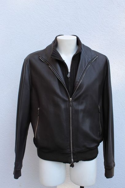 null HERMES Paris

Blouson Homme zippé en Cerf café, petit col, doublure amovible...