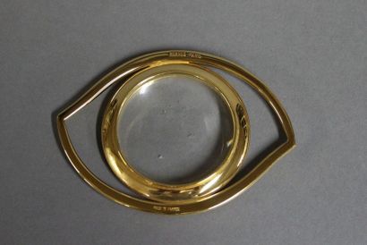 null HERMES PARIS - LOUPE DE BUREAU modèle "Oeil de cléopâtre" en métal doré 

Signée...