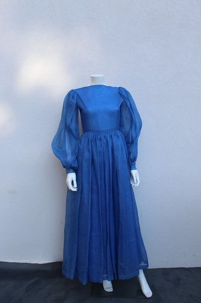 null LANVIN Haute Couture n°89902 circa 1985/1990

Robe du soir en gazar bleu à pois...