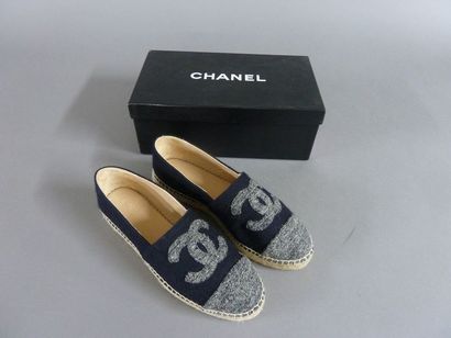 null CHANEL Collection Prêt-à-porter Automne/Hiver 2016-2017

Paire d'espadrilles...