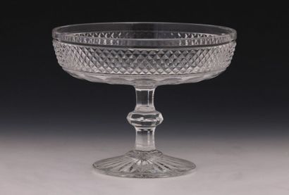 null SAINT-LOUIS MODELE TRIANON (Créé en 1834) - COUPE A FRUITS en cristal taillé...