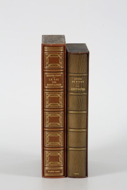 null Lot de deux volumes :

a) VIGNY. Les Destinées. Ill. de G. Bellenger. Pelletan,...