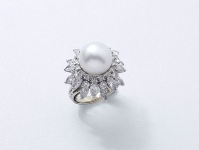 null Élégante bague fils en platine 850 millièmes décorée d'une belle perle de culture...