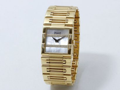 null PIAGET ''POLO''

Montre bracelet d'homme en or 750 millièmes, cadran nacré traversé...