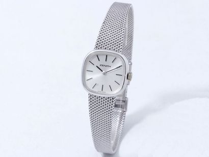 null ZENITH

Montre bracelet de dame en or gris 750 millièmes, de forme coussin,...