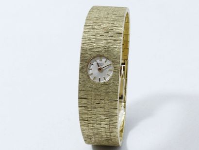 null UNIVERSAL GENEVE

Montre bracelet de dame en métal doré, cadran argenté avec...