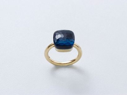 null POMELLATO ''NUDO''

Bague en or 750 millièmes, décorée d'une topaze bleue facettée...