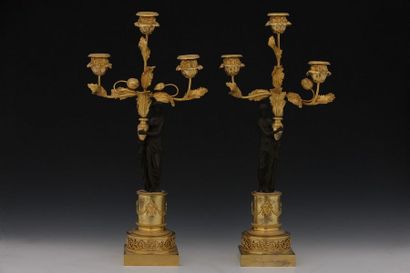 null PAIRE DE CANDELABRES à 3 lumières

Fin du XVIIIème Siècle

Bronze doré et bronze...