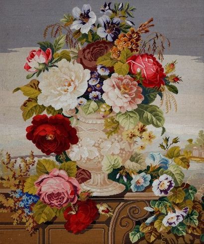 null GRAND TABLEAU EN TAPISSERIE AU POINT 

Epoque Restauration

Vase de fleurs sur...