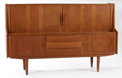 null TRAVAIL DE DESIGNER SCANDINAVE

BUFFET ENFILADE à décrochement

Teck et placage

Deux...