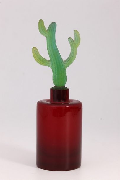 null HILTON McCONNICO (1943) POUR DAUM

Flacon "Cactus"

Verre rouge et pâte de verre

Signé...