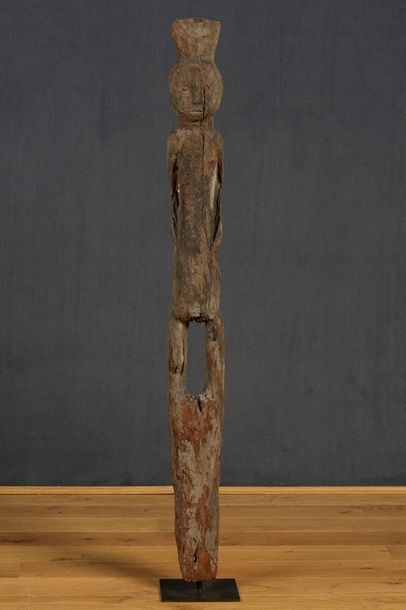 null TIV NIGERIA Important poteau sculpté d'une statue "Ihembé",protecteur de village.

Traces...