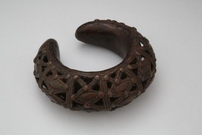 null TIKAR/BAMOUN CAMEROUN Superbe bracelet en bronze à cire perdue,décor régalien...